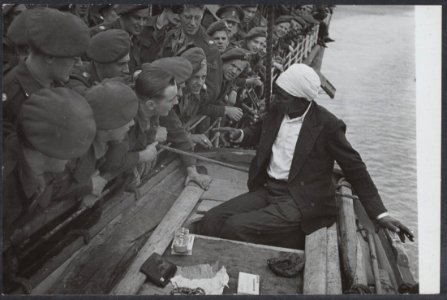 De Volendam, het troepentransportschip, waarmee ook een aantal journalisten de, Bestanddeelnr 344025 035