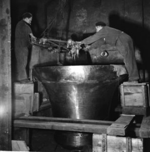 De Vredesklok in de klokkengieterij van de heer Fritsen in Aarle Rixtel bestemd , Bestanddeelnr 916-5286