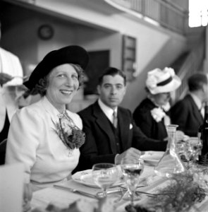 Deelnemers aan het diner, Bestanddeelnr 254-5396