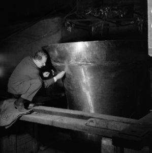 De Vredesklok in de klokkengieterij van de heer Fritsen in Aarle-Rixtel bestemd , Bestanddeelnr 916-5294
