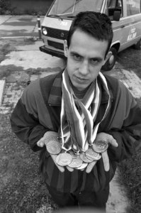 Deelnemers Paralympics terug uit Seoel Johan Mosterd met 9 medailles, Bestanddeelnr 934-3468