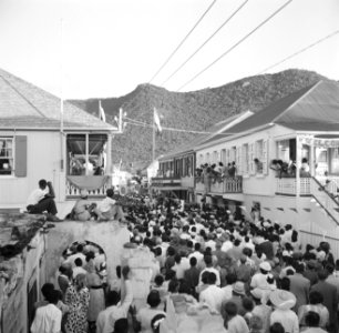 De Voorstraat in Philipsburg op Sint Maarten tijdens het koninklijke bezoek, Bestanddeelnr 252-4021