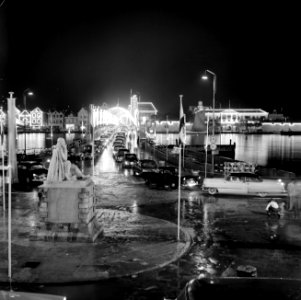 De verlichte Emmabrug in Willemstad, Bestanddeelnr 252-3545