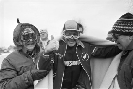 Deelnemers aan marathon van Avenhorn (NH) op weg Jos Pronk na overwinning, Bestanddeelnr 933-8617
