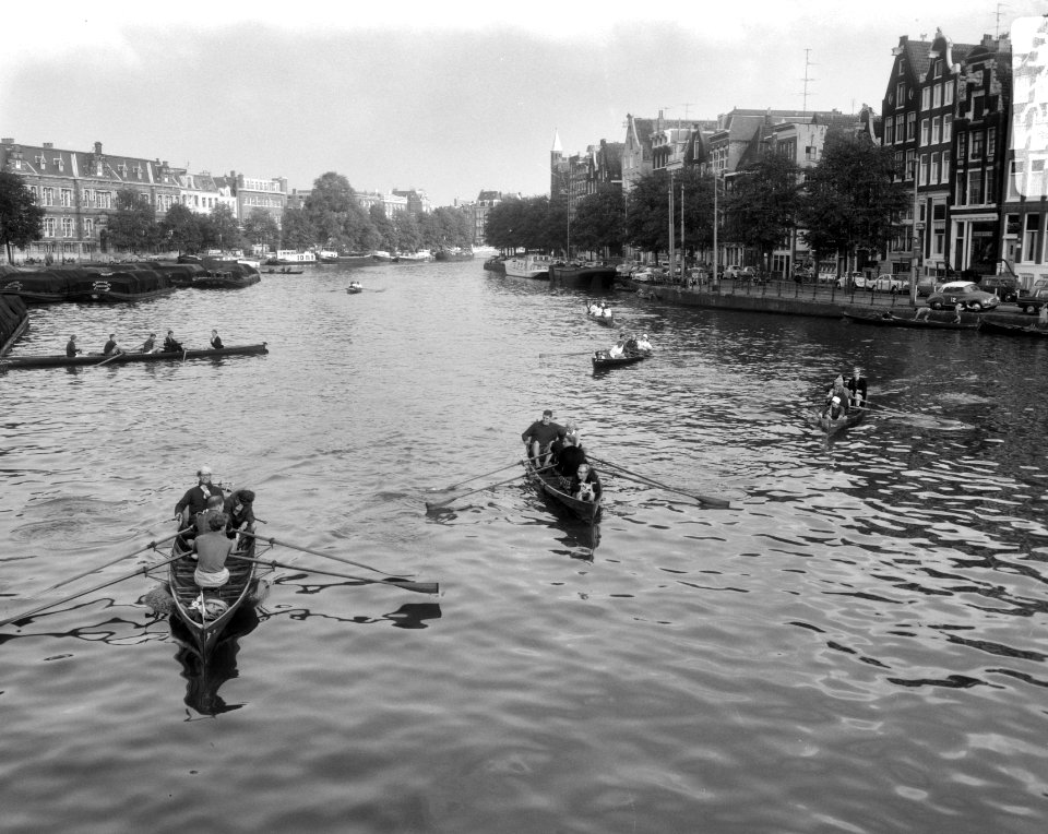 Deelnemers aan de grachtentocht op de Amstel, Bestanddeelnr 919-5710