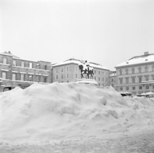 De Wittelsbacherplatz met het standbeeld van Keurvorst Maximilian I van Beieren , Bestanddeelnr 254-3728
