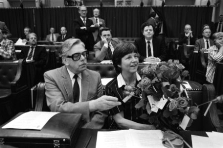 Debat in Tweede Kamer over kabinetsbesluit over plaatsng kruisraketten mevrouw , Bestanddeelnr 932-9998