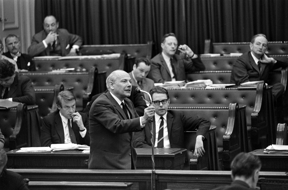 Debat in Tweede Kamer over mogelijke excessen bij militaire acties in Indonesie , Bestanddeelnr 922-2324