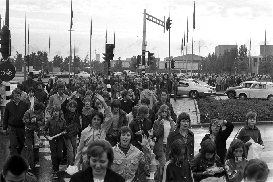Deelnemers aan het jaarlijkse wandelevenement, Bestanddeelnr 925-6515
