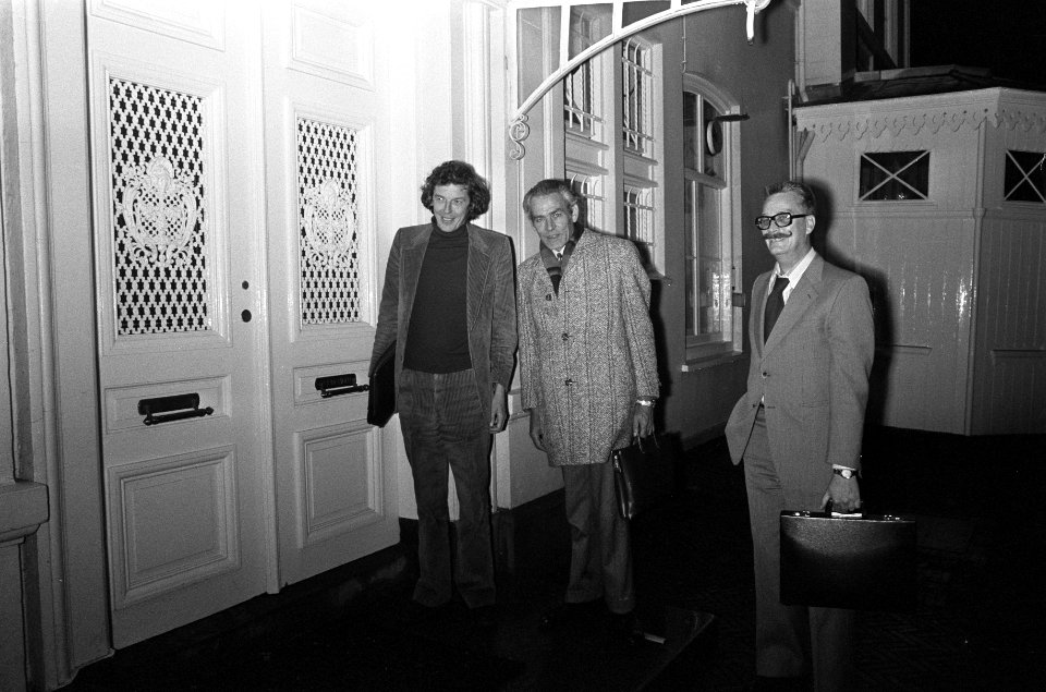 Deelnemers aan het gesprek links Wim Kok, Bestanddeelnr 926-8653