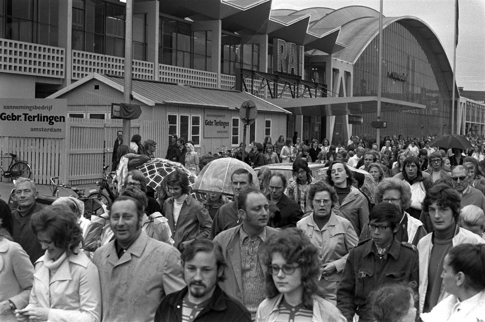 Deelnemers aan het jaarlijkse wandelevenement, Bestanddeelnr 925-6514