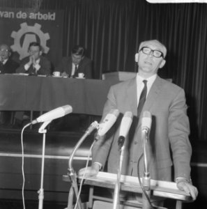 De voorzitter van de PvdA, Tans, houdt zijn openingsrede, Bestanddeelnr 921-7001