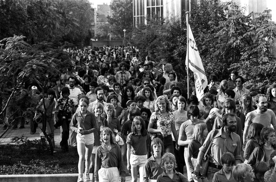 Deelnemers aan de Avondvierdaagse, Bestanddeelnr 927-9807