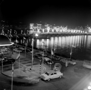 De verlichte Emmabrug in Willemstad, Bestanddeelnr 252-3539