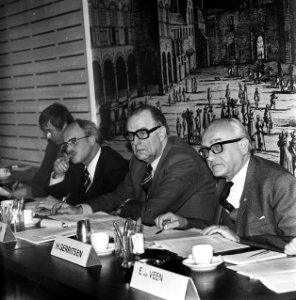 De vertegenwoordigers van de vereniging, Bestanddeelnr 926-9990