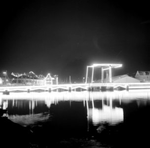 De versierde Koningin Wilhelminabrug in Willemstad, Bestanddeelnr 252-3533