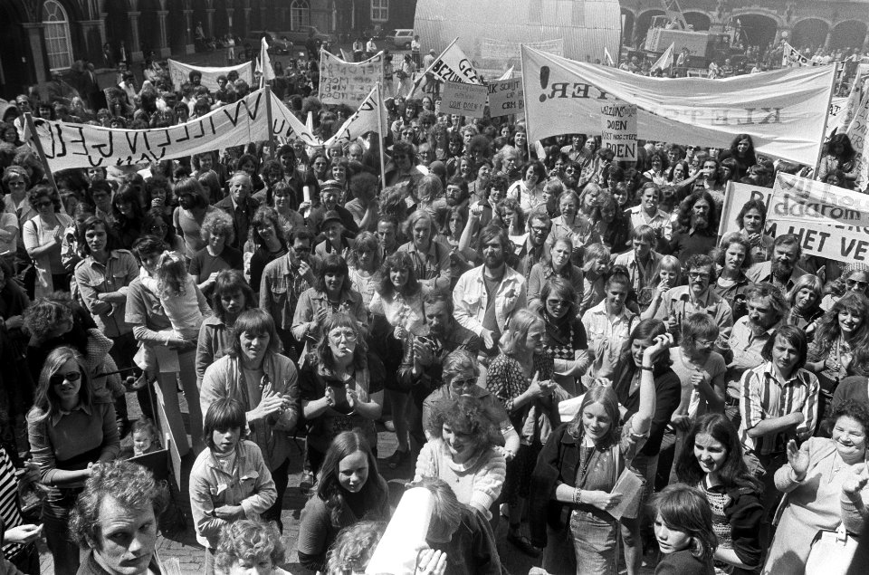 Deelnemers aan de betoging, Bestanddeelnr 927-9994