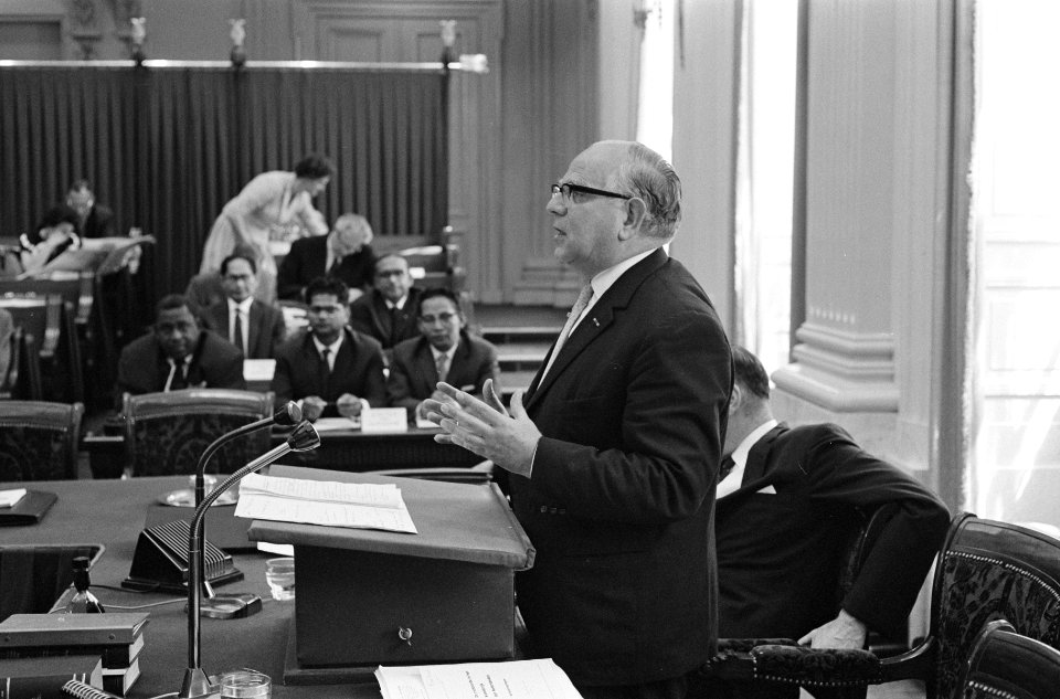 De Vice Minister President dr. Korthals in de Tweede Kamer v.l.n.r. J.A. Pengel , Bestanddeelnr 914-1218