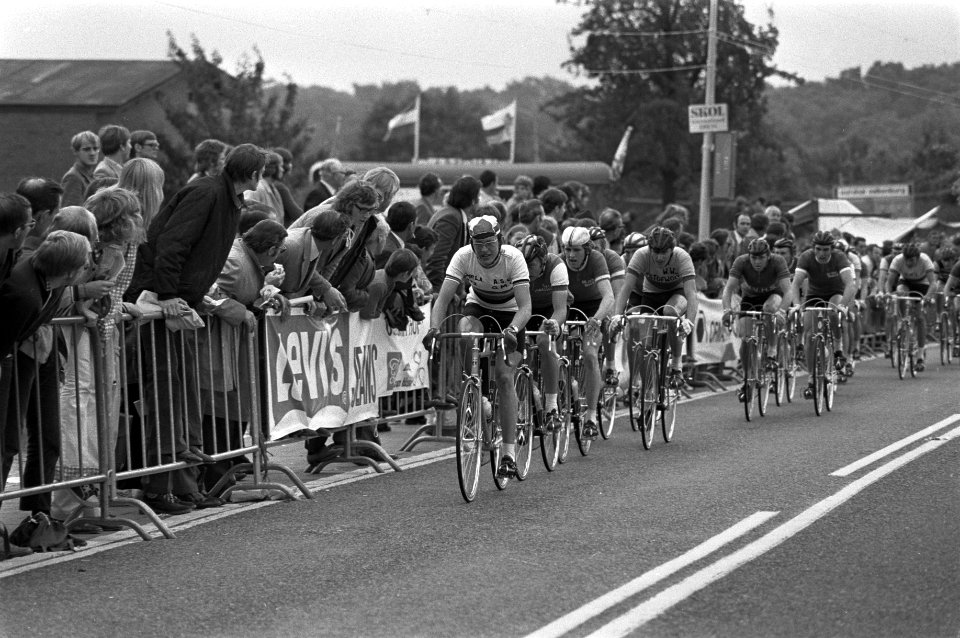 De wielrenners in actie, Bestanddeelnr 925-6909