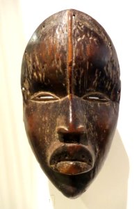 Dean Gle Mask - Dan people, Liberia or Cote d'Ivoire, late 19th or early 20th century, wood, pigment - Brooklyn Museum - Brooklyn, NY - DSC08596