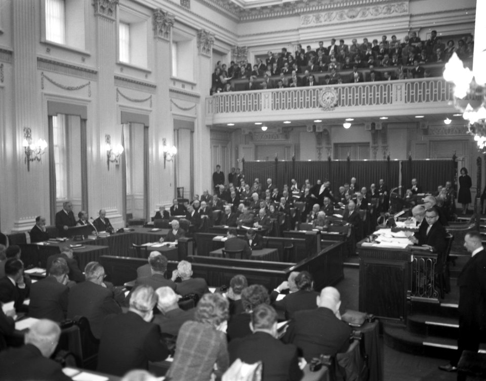 Debat in Tweede Kamer over Nieuw-Guinea Overzicht van de Tweede Kamer, Bestanddeelnr 913-3601