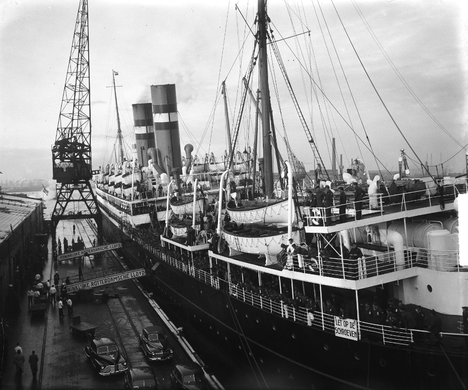 Debarkatie Volendam in Rotterdam, Bestanddeelnr 903-7257