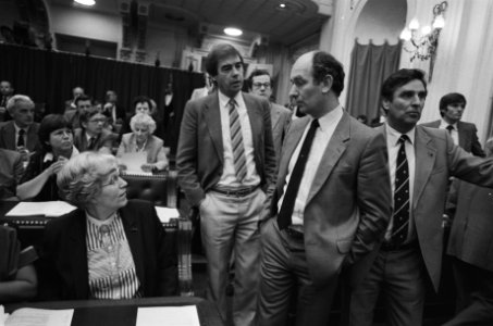 Debat in Tweede Kamer over kabinetsbesluit over plaatsing kruisraketten B. de V, Bestanddeelnr 932-9993