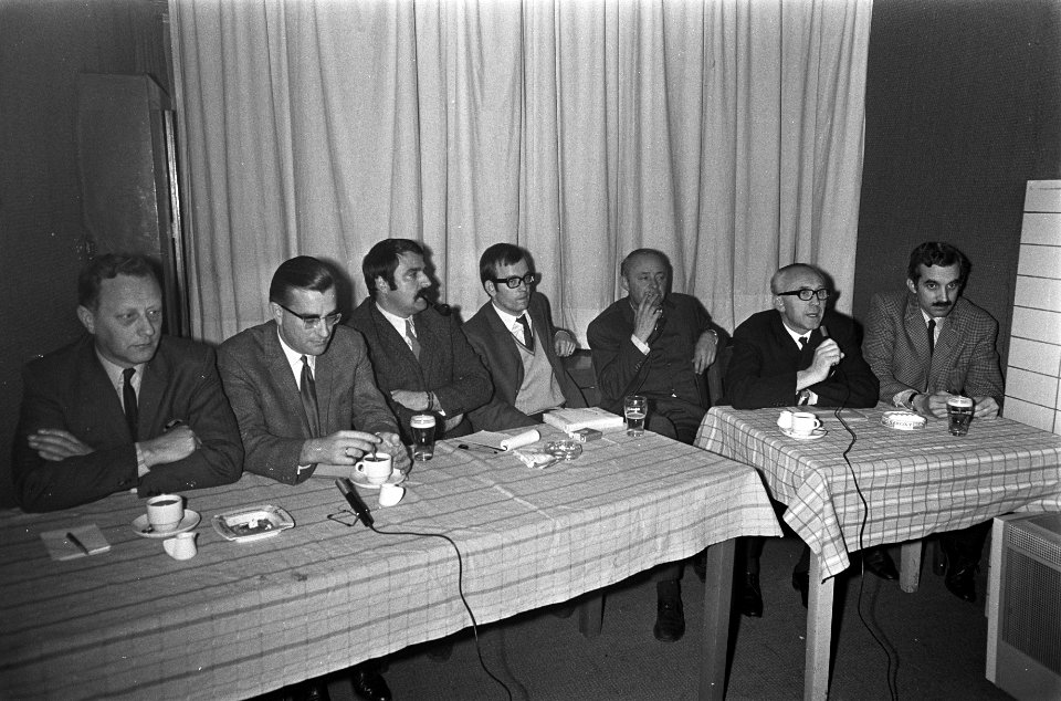 Debat in Pieterspoort over PvdA-congres v.l.n.r. Lankhorst (PSP), De Goede (D66), Bestanddeelnr 922-2083