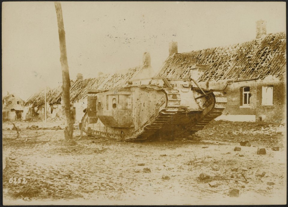 De verloren tankslag der Engelschen bij de Duitsche stellingen voor Cambrai. Een, Bestanddeelnr 158-1967