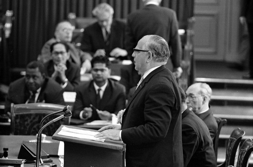 De Vice Minister President Korthals in Tweede Kamer a het woord, Bestanddeelnr 914-1242