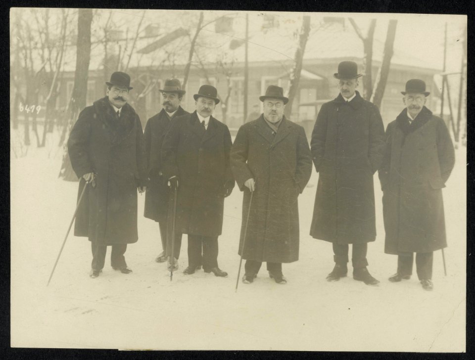 De vredesonderhandelingen in Brest-Litovsk. Vertegenwoordigers der Centrale moge, Bestanddeelnr 158-0689