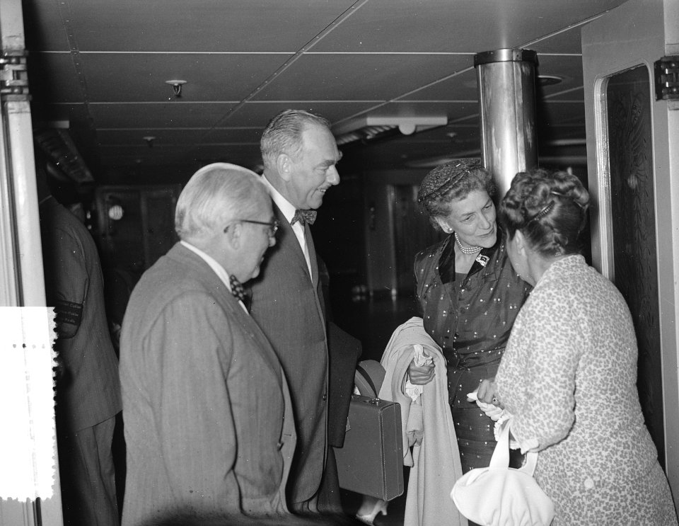 Dean Acheson bezoekt ons land, aankomst met Nieuw Amsterdam met ambassadeur A., Bestanddeelnr 907-2921