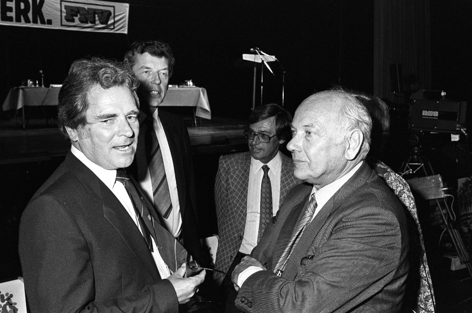 Debat politici en vakbeweging in de Hoeksteen, Amsterdam De Graaf (SoZa), Wim K, Bestanddeelnr 932-3115