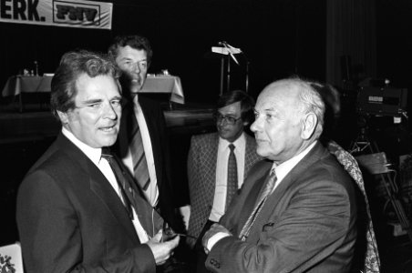 Debat politici en vakbeweging in de Hoeksteen, Amsterdam De Graaf (SoZa), Wim K, Bestanddeelnr 932-3115