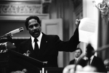 Debat (Koninkrijksdebat) onafhankelijkheid Suriname Mungra aan het woord, Bestanddeelnr 928-2176