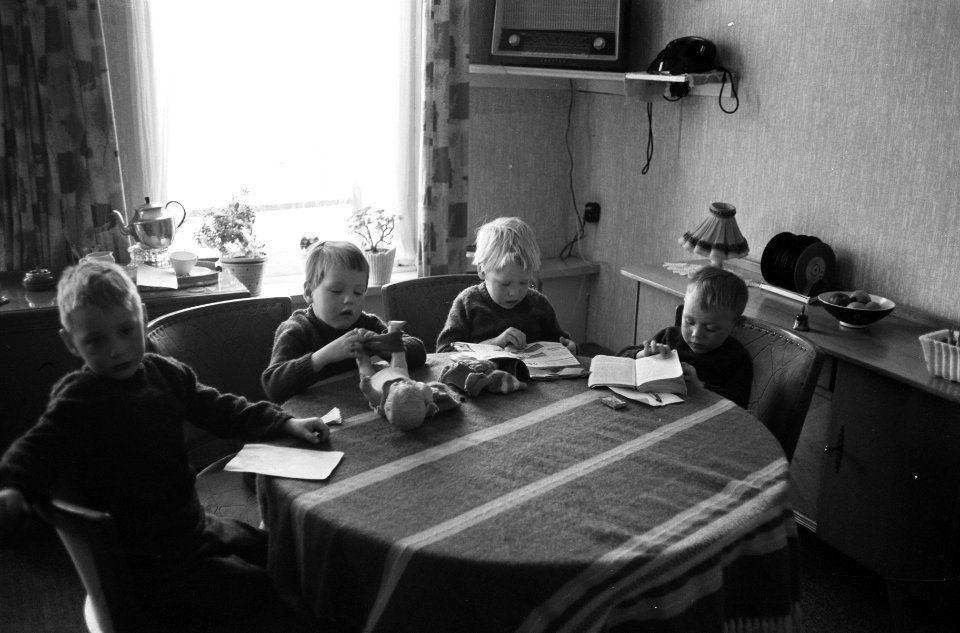 De vierling Lautenbach uit Deinum in Friesland 5-9-1963 5 jaar, Bestanddeelnr 914-8106