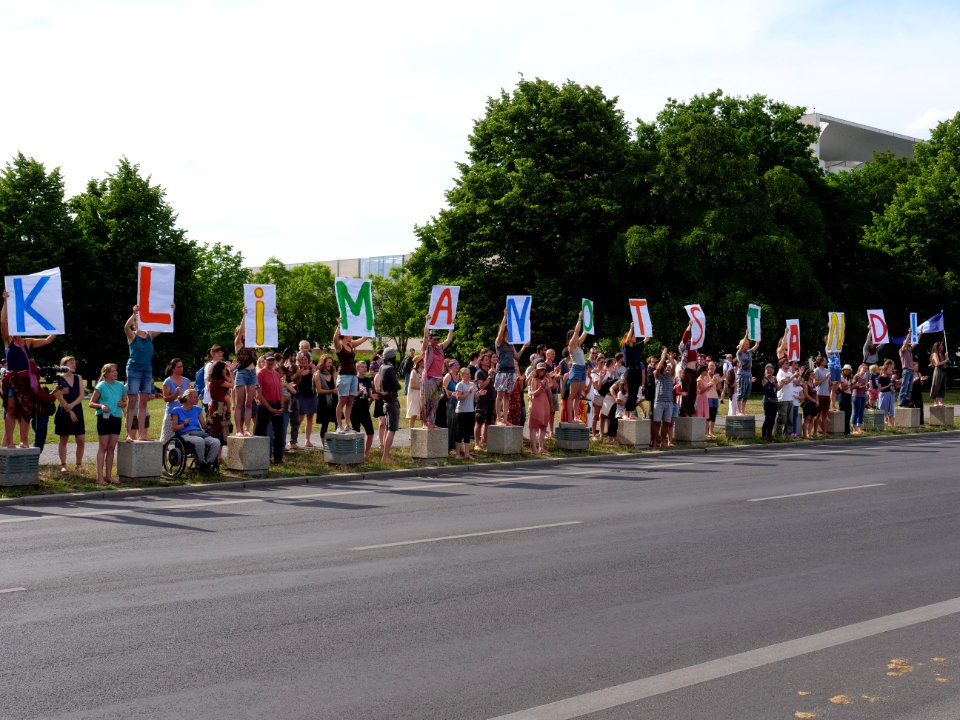 Declaration of the civil climate emergency in Berlin 39