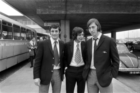 De voetballers Frank McLintock (aanvoerder), Peter Marinello en Charlie George, Bestanddeelnr 923-4385