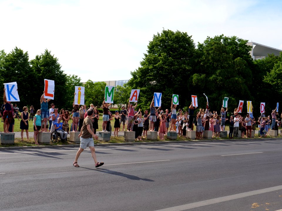 Declaration of the civil climate emergency in Berlin 37