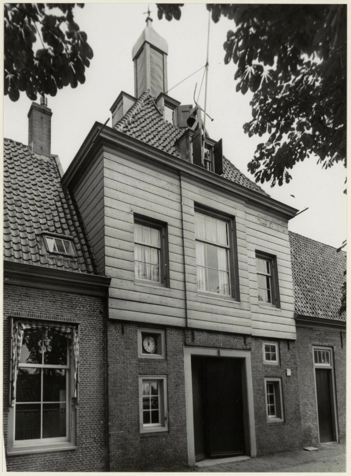 De voorgevel van het Rijnlands Huis uit 1641, waar tot 2007 nog de dijkgraaf van Rijnland woonde. NL-HlmNHA 54005181