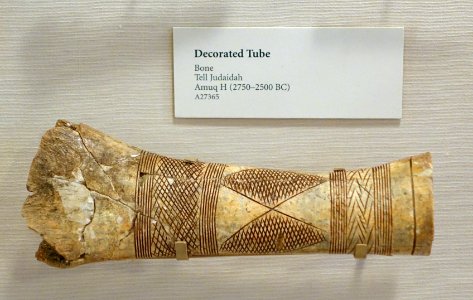 Decorated tube, Tell Judaidah, Amuq H, 2750-2500 BC, bone - Oriental Institute Museum, University of Chicago - DSC07687