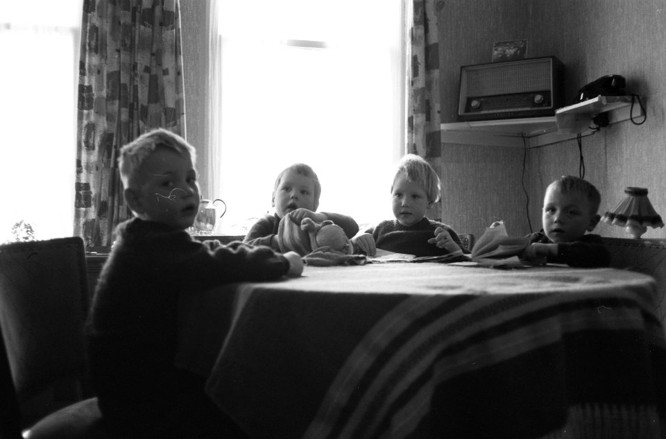 De vierling Lautenbach uit Deinum in Friesland 5-9-1963 5 jaar, Bestanddeelnr 914-8109