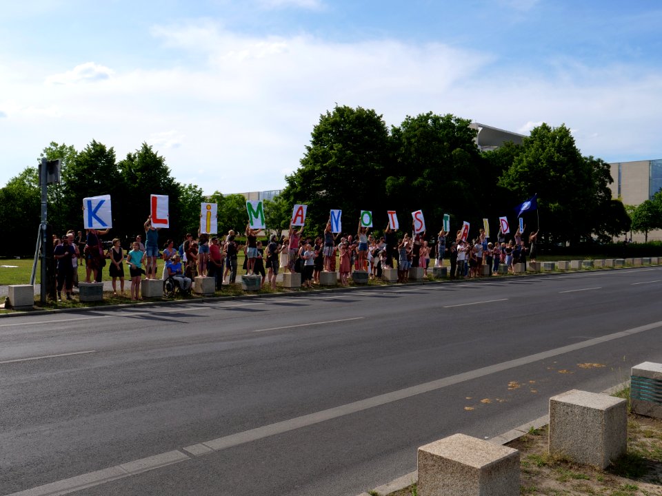 Declaration of the civil climate emergency in Berlin 38