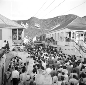De Voorstraat in Philipsburg op Sint Maarten tijdens het koninklijke bezoek, Bestanddeelnr 252-4022