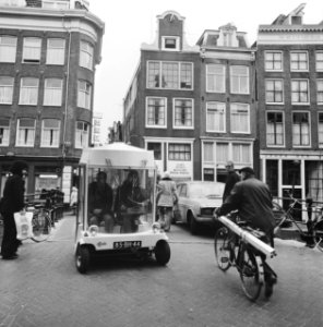 De witkar rijdt over een brug, Bestanddeelnr 927-0135