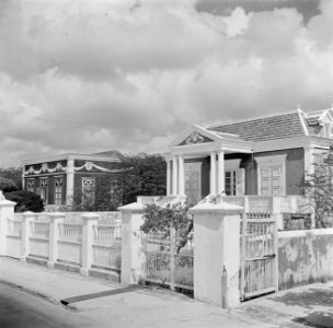 De woonhuizen op nr. 31 en nr. 33 aan de Scharlooweg in Willemstad op Curaçao, Bestanddeelnr 252-7123