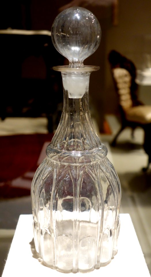 Decanter, probably by the New England Glass Company, Cambridge, Massachusetts, 1825-1845, molded lead glass - Winterthur Museum - DSC01413