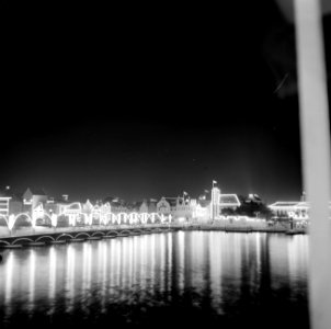 De verlichte Emmabrug in Willemstad, Bestanddeelnr 252-3535