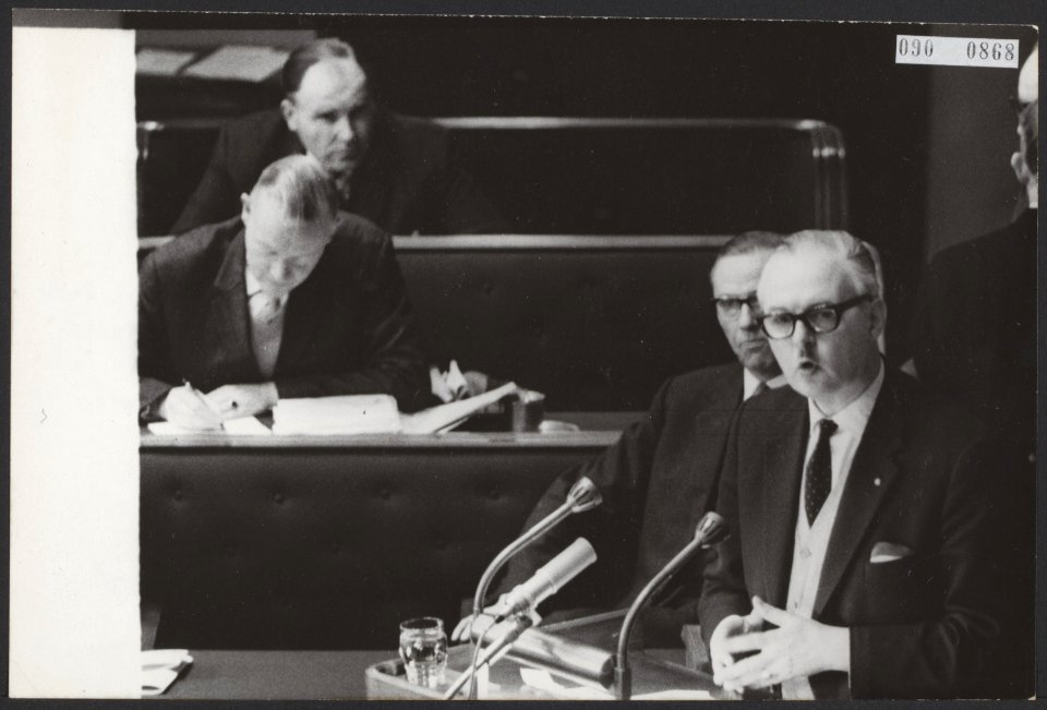 Debat over de vraag of het nederlandse staatshoofd katholiek kan zijn, Bestanddeelnr 090-0868