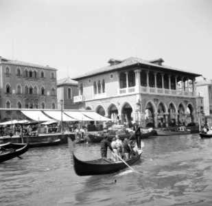 De vismarkt aan het Canal Grande in Venetië, Bestanddeelnr 254-2031